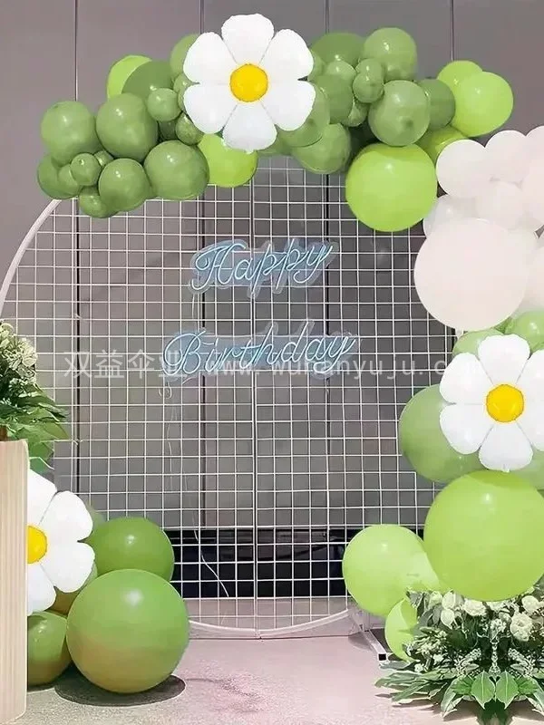 新款雏菊拍照花朵牛油果浅绿色乳胶气球户外细节展示
